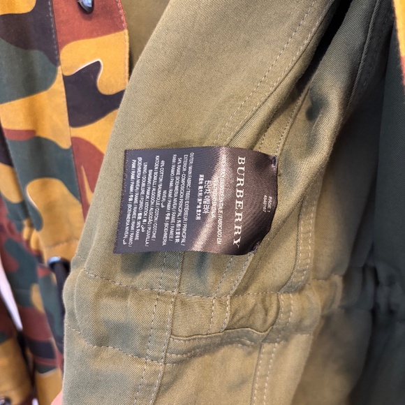 Burberry Ladies Boyfriend Fit Camouflage Print Jacket size US 6 - Picture 5 of 9
